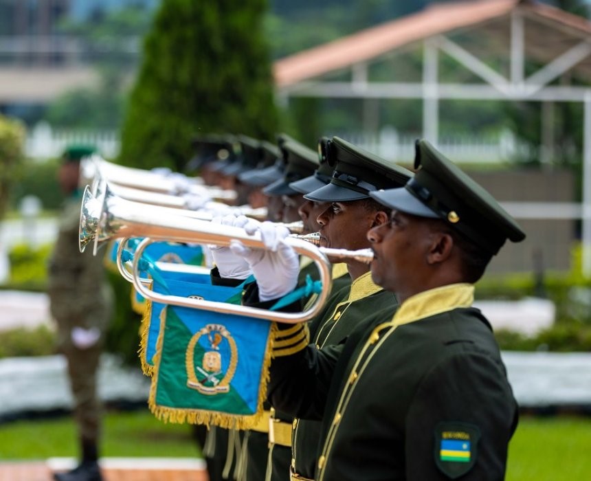 MINISITIRI W’INTEBE YAHAGARARIYE NYAKUBAHWA PEREZIDA WA REPUBULIKA PAUL ...